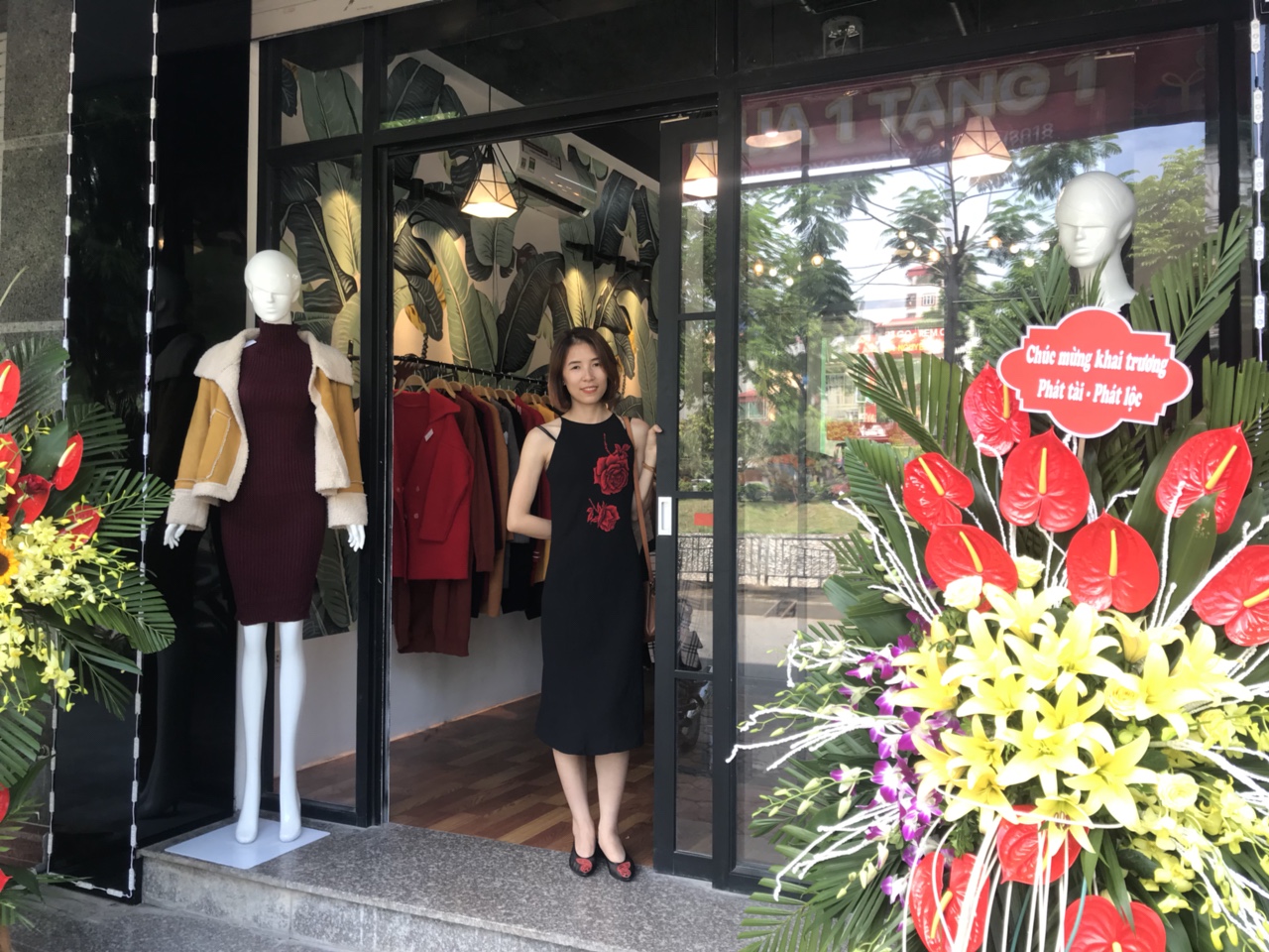 Khai trương cửa hàng quần áo hàng thùng Trang Sing tại 42A Nguyễn Khang